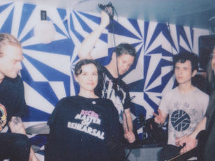 Baixista do Interpol e guitarrista do Yeah Yeah Yeahs formam banda cover do Black Sabbath