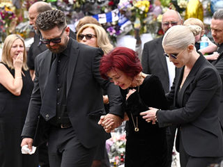 Emoção marca despedida de Ozzy Osbourne em sua cidade natal