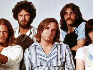 Há 44 anos, a banda The Eagles lançava o clássico “Hotel California”