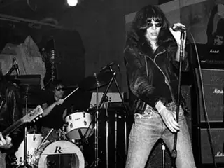 Meio Século de Ramones: A Banda que Definiu o Punk Rock
