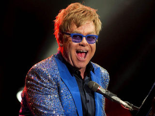 Elton John será estrela de documentário da Disney+; confira