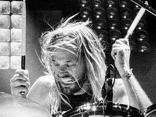 Quatro anos sem Taylor Hawkins: a força e o legado de um dos grandes nomes do rock recente