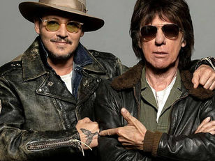 Johnny Depp aparece de surpresa em show de Jeff Beck, em Londres