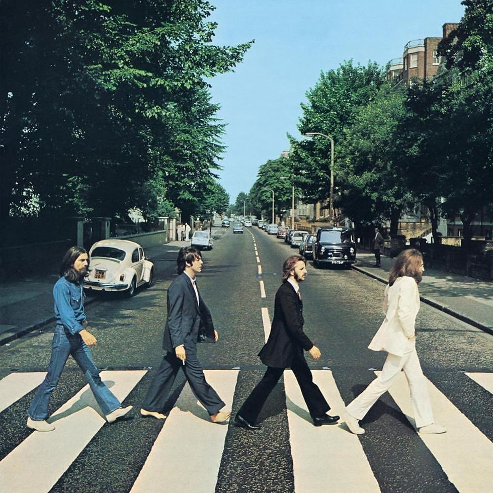 Atores recriam travessia histórica de Abbey Road nas filmagens das cinebiografias dos Beatles