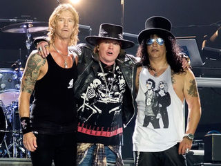 "A qualquer momento": lendário produtor do Guns N' Roses confirma que novo single está a caminho