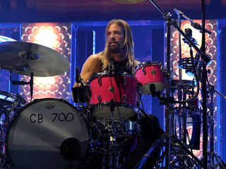 Grammy 2022 prestará homenagem a Taylor Hawkins na cerimônia do próximo domingo