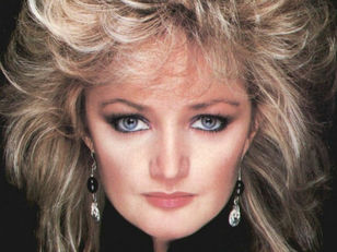 Há 37 anos, Bonnie Tyler chegava ao topo das paradas com "Total Eclipse of the Heart"