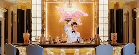 the-dorchester_artists-bar_-bar-hero_dorchester-collection-3.webp