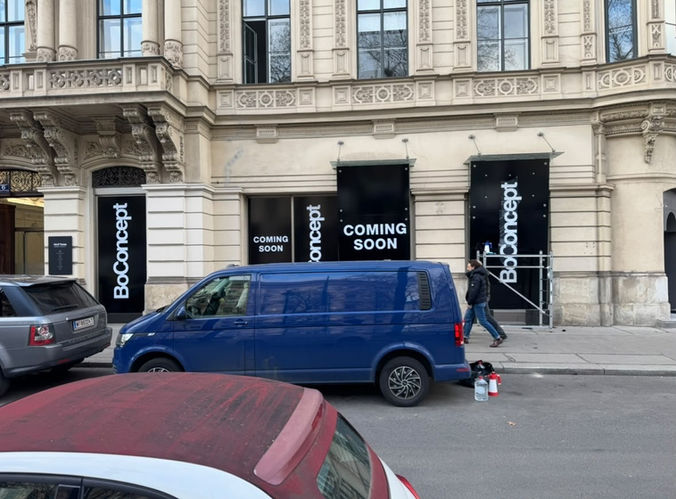 BoConcept im ersten Wiener Bezirk – weitere Ansicht der Schaufenstergestaltung