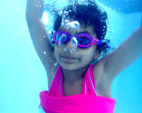 girl underwater_edited_edited.jpg