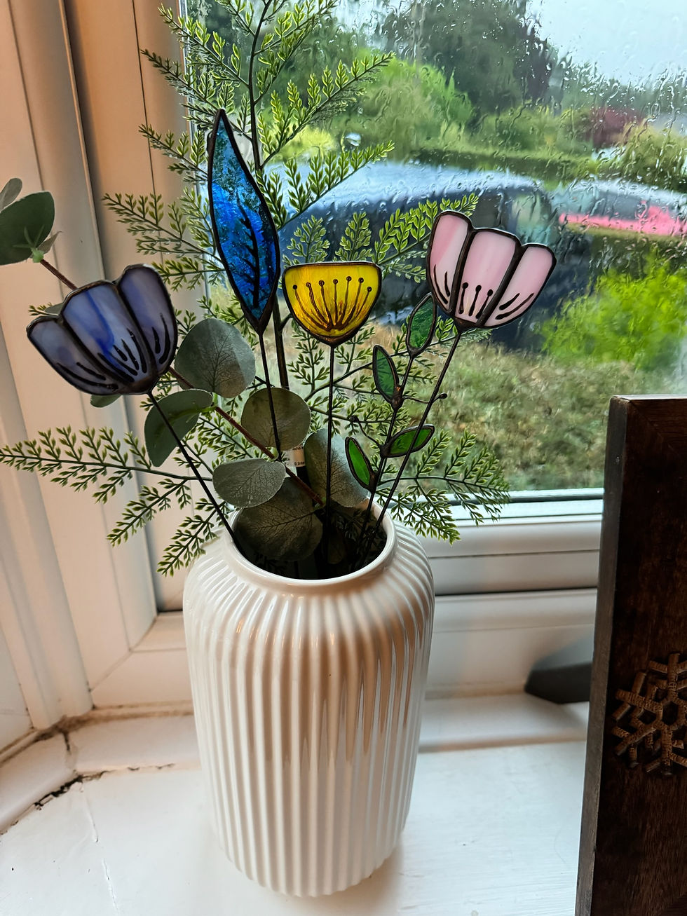 Thumbnail: 'Dorothy' 3 petal flower head / Posie