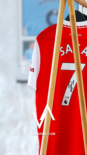 Shirt with autograph from Saka - Arsenal home shirt 2022-2023 - Faded background.png