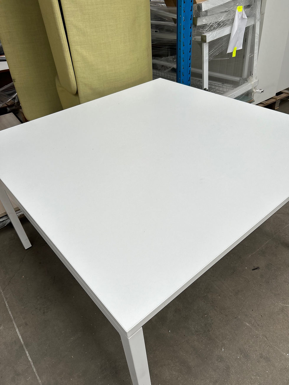 Miniature : Table carré blanche - 120x120cm 