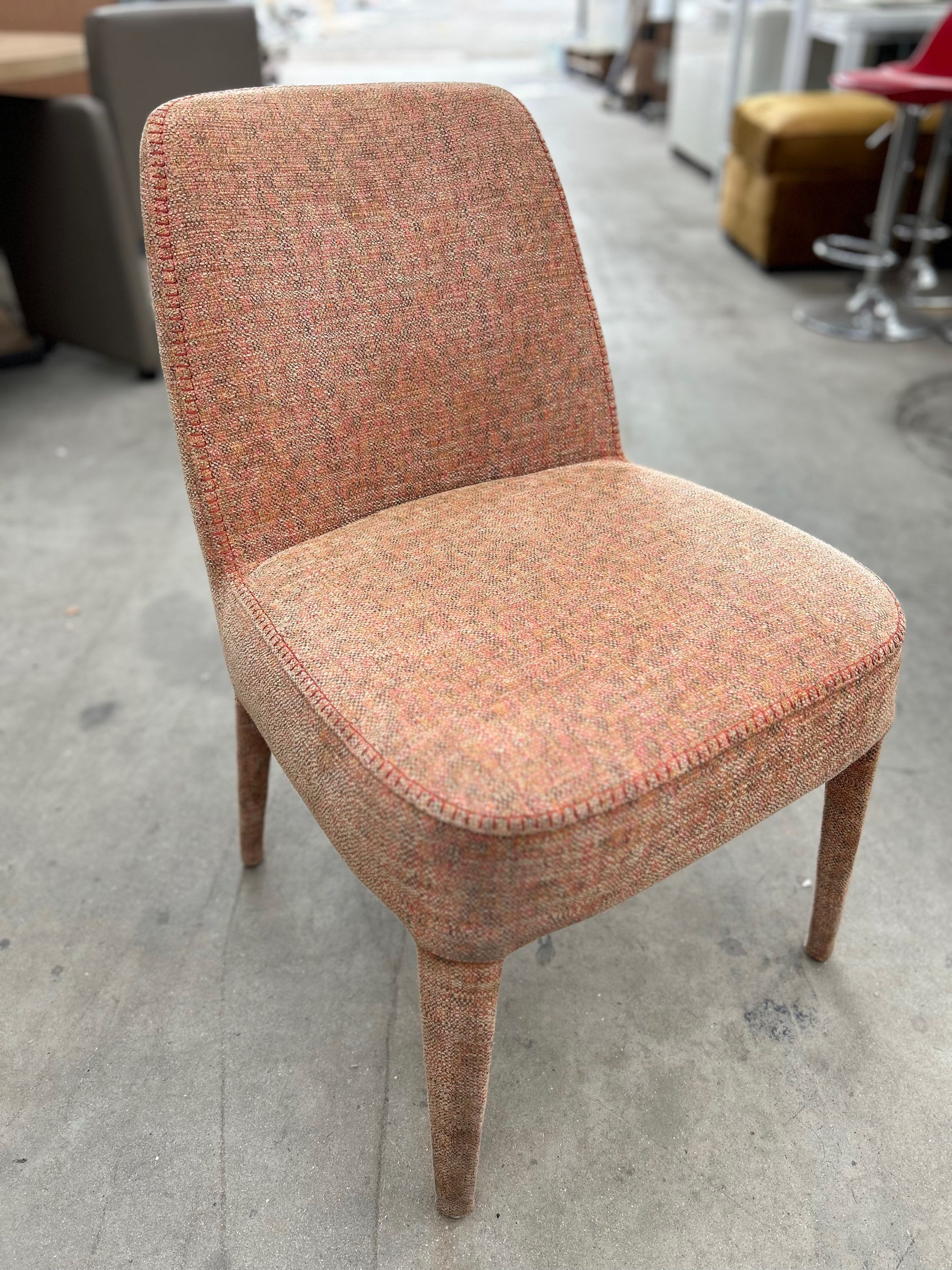 Chaise tissu coloré 