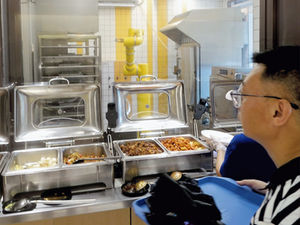 Sci-Fi to Reality As A Robot Whips Up Meals in China’s Hongqiao AI Canteen