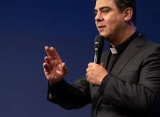 Sem Padre Robson, Diretoria da AFIPE admite estar em dificuldade financeira.