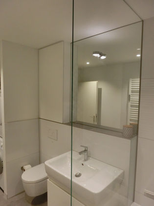 Badplanung mit integriertem Wandspiegel
