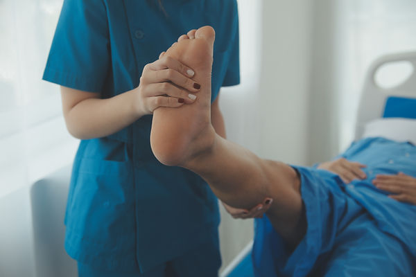 vecteezy_physical-therapists-work-with-patients-in-close-up-clinics_48769277.JPG