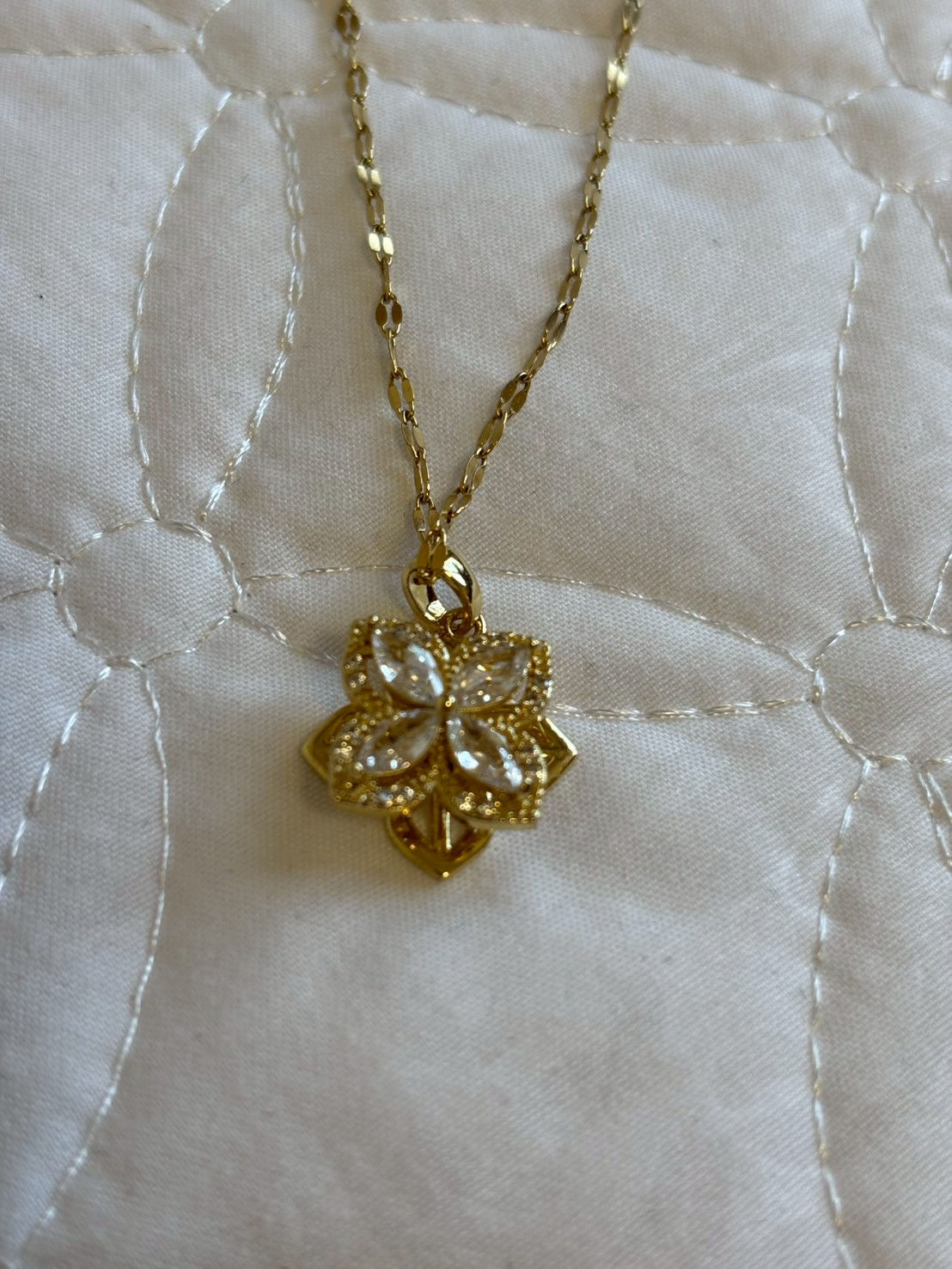 ゴールドクローバーモチーフペンダント