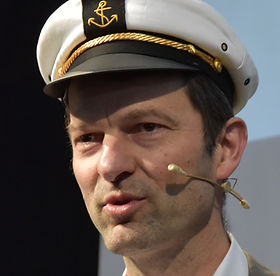 GB_mit Mütze_Mikro_CeBit_Ausschnitt.jpg