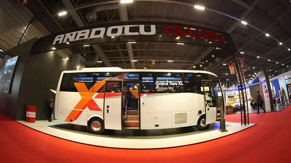 Anadolu Isuzu'nun Busworld Türkiye 2026 fuarında sergilediği yeni nesil ticari araç modelleri ziyaretçilerle buluşuyor.