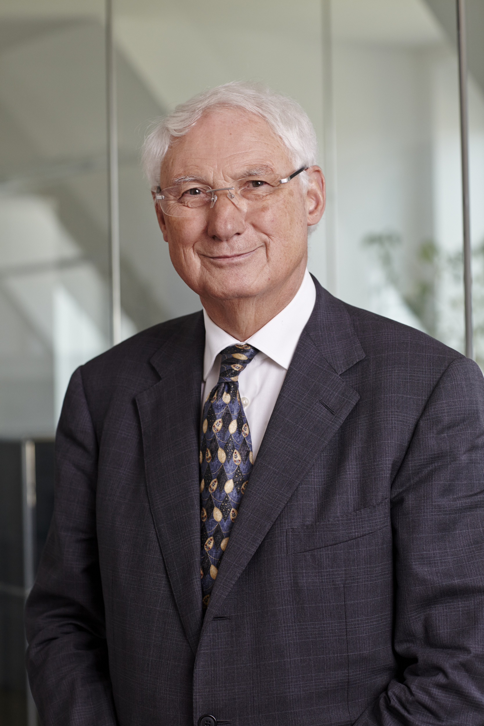 Falk F Strascheg