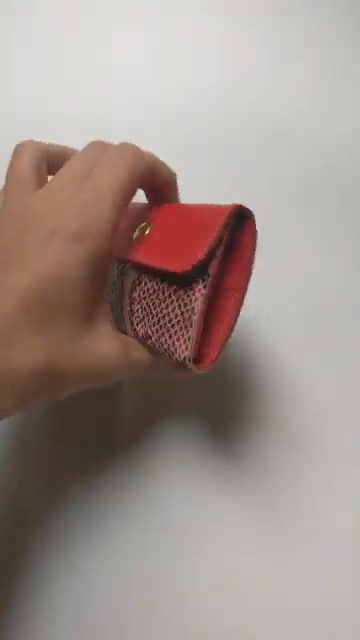 Miniature : Porte-monnaie compact effet python pièces uniques