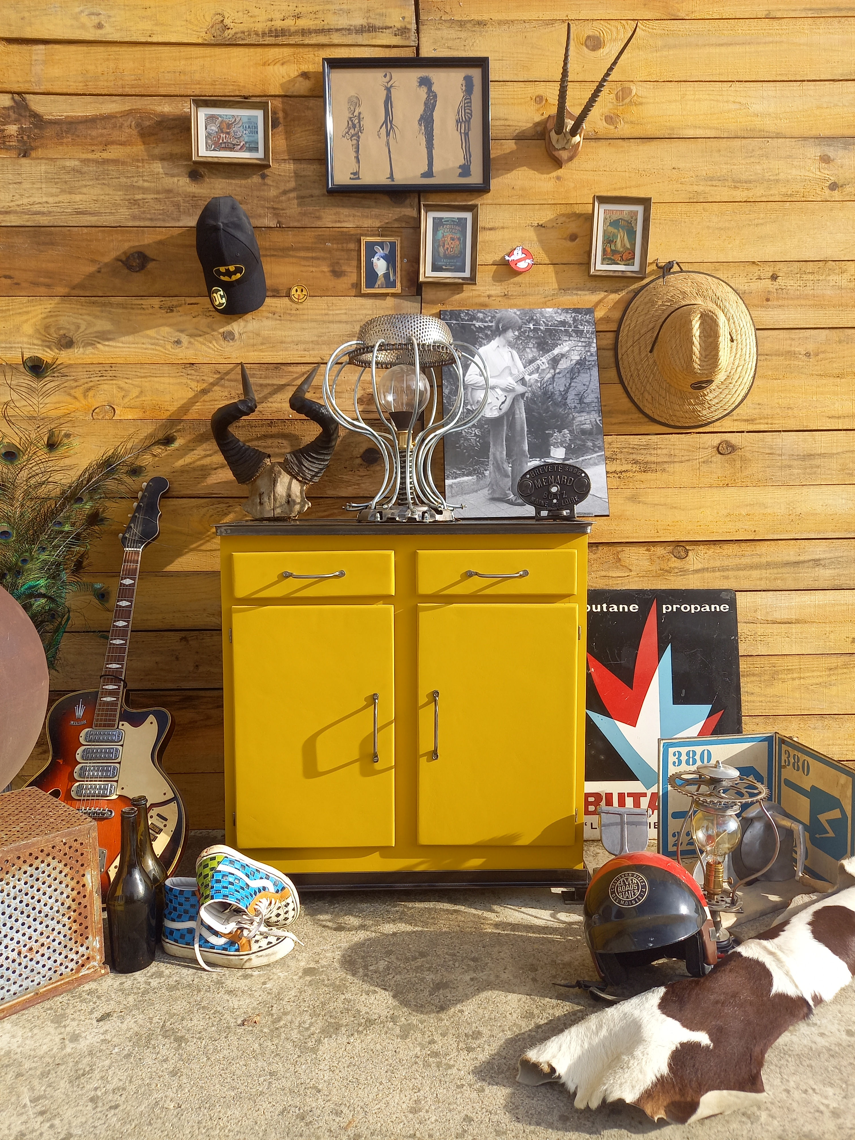 Meuble d'appoint jaune