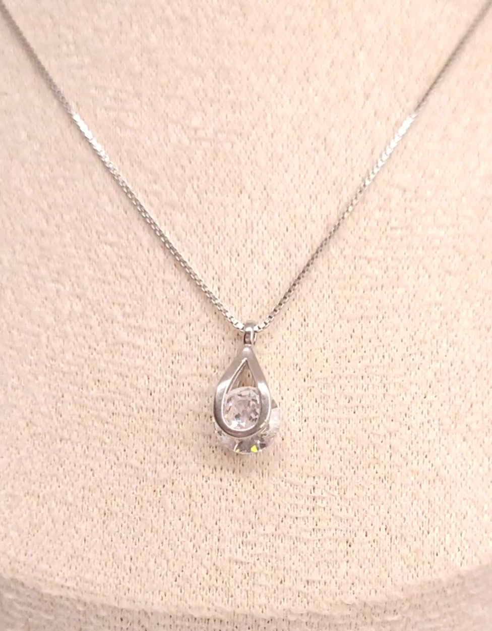 Miniatura: Collar Lágrima con Circón incrustado