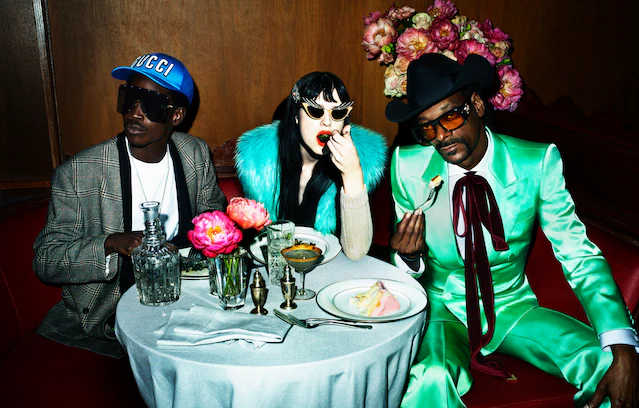 Collezioni iconiche:   Tra le collezioni più celebri ci sono “Flora”, lanciata negli anni ’60, e le più recenti collezioni come “Gucci Aria” e “Gucci Love Parade”. 