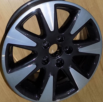Diamond cut and black gloss wheel