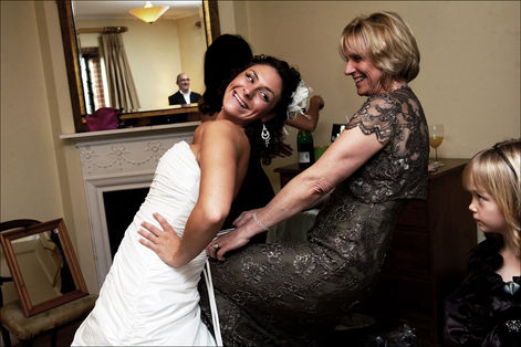 Bride get ready for ceremony