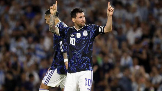 Lionel Messi juega con la selección de Argentina