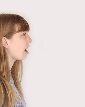 Young-mujer-Hablar