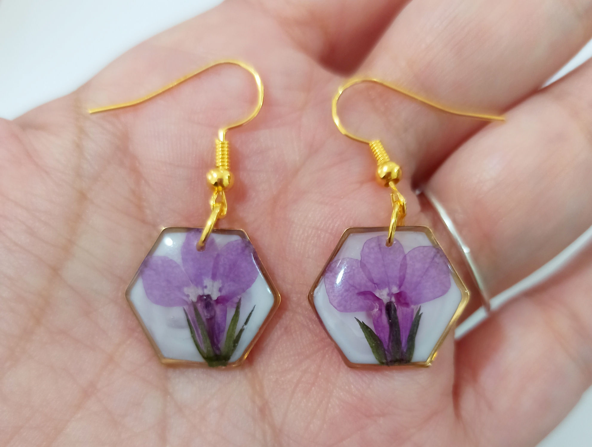 Pendientes flor lila marco