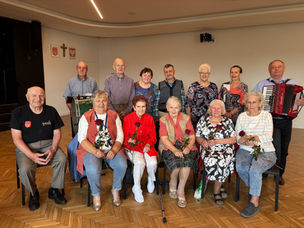 Były kwiaty, życzenia i coś słodkiego. Piękny jubileusz członków Złotego Wieku