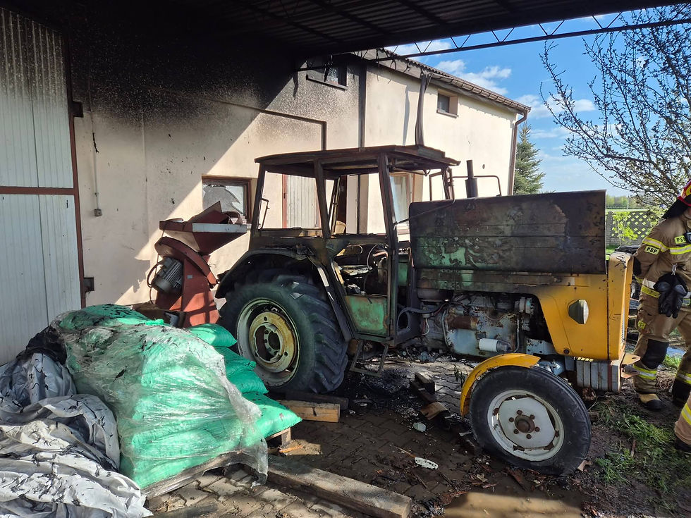 Strażacy walczyli z pożarem ciągnika