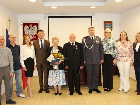 Danuta i Janusz Przybylscy ze srebrnym medalem „Za zasługi dla obronności kraju”