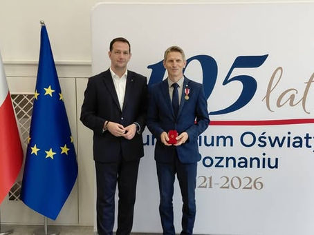 Burmistrz Jacek Szczap z Medalem  Komisji Edukacji Narodowej