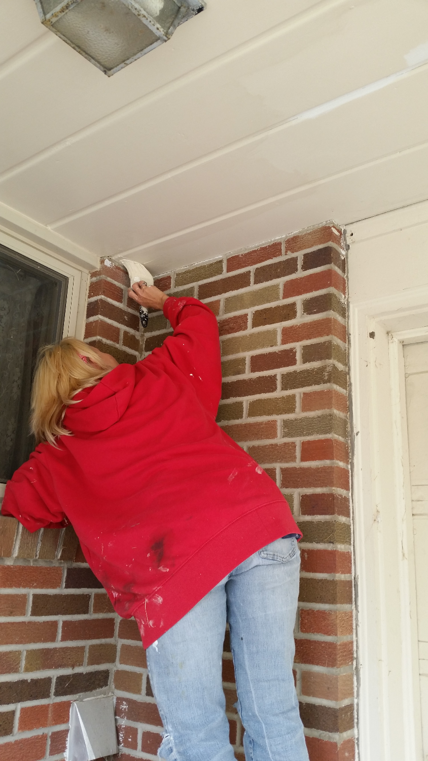 Handy Girl Painter