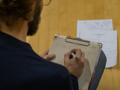 Comment? Comment? Comment? Comment? Comment? : Une entrevue avec Ilya Krouglikov, regard extérieur