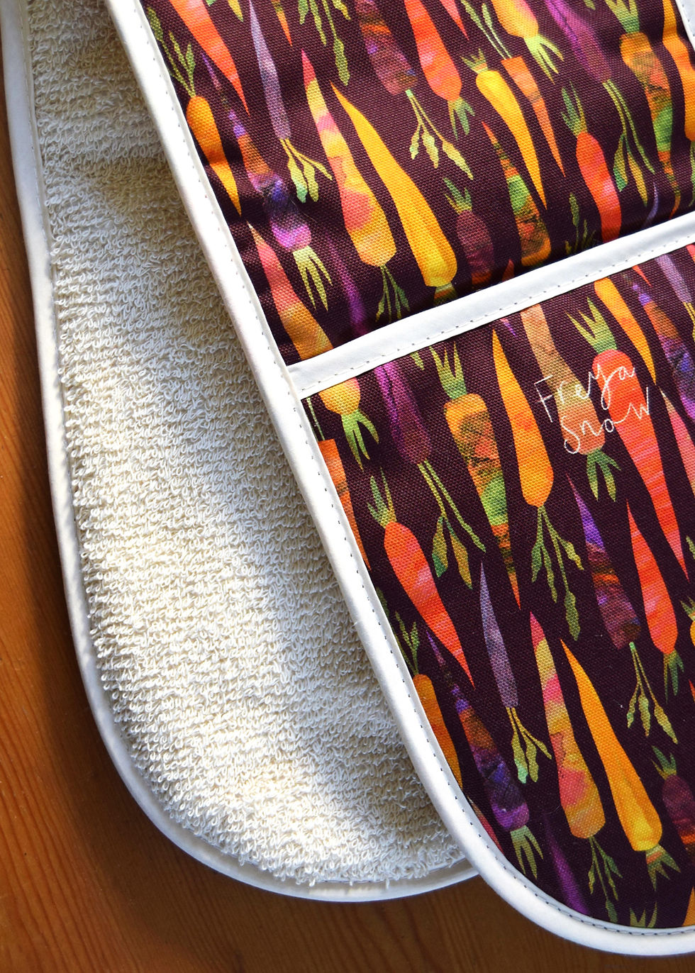 Thumbnail: Purple Carrots Oven Gloves