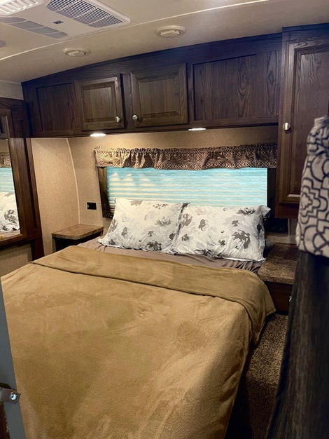 Bedroom 1 w/ Queen Bed