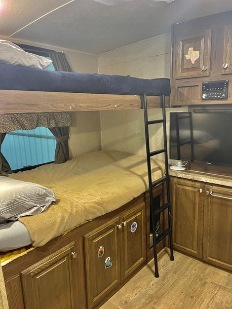 Bunk beds in Bedroom 2