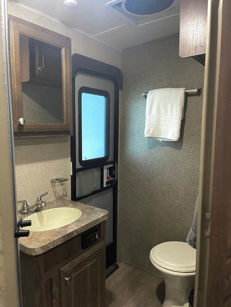Secondary entrance to Bathroom