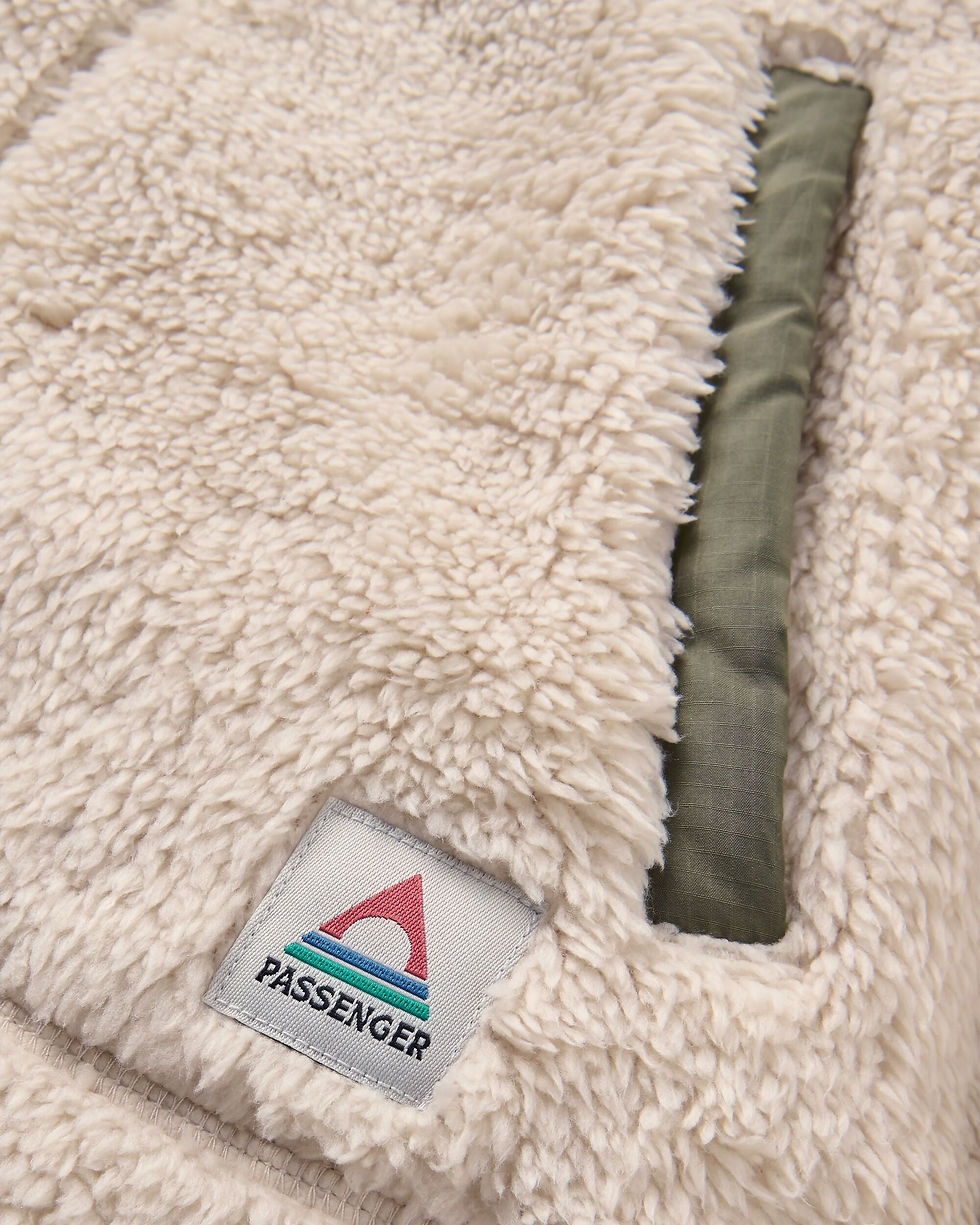 Thumbnail: Passenger Women's Beaumont Sherpa Hooded Fleece 2.0 - Vintage White