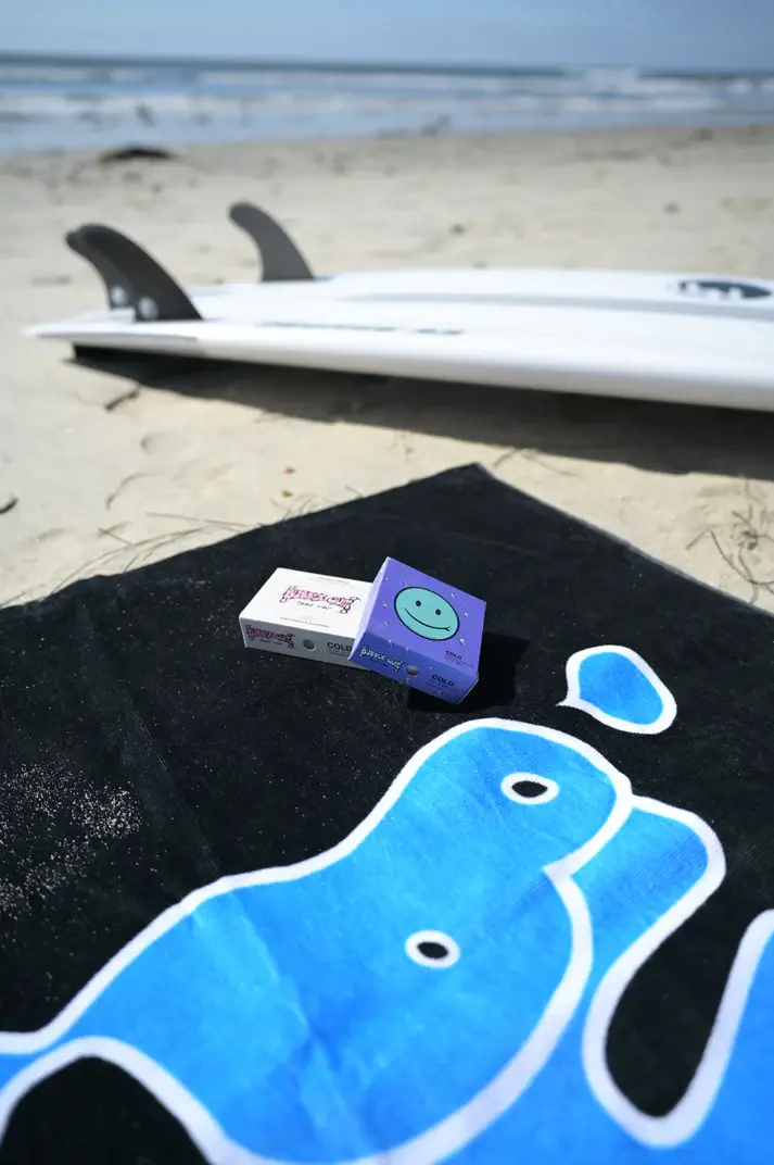 Thumbnail: Bubble Gum Surf Wax Big Beach Towel - Blue