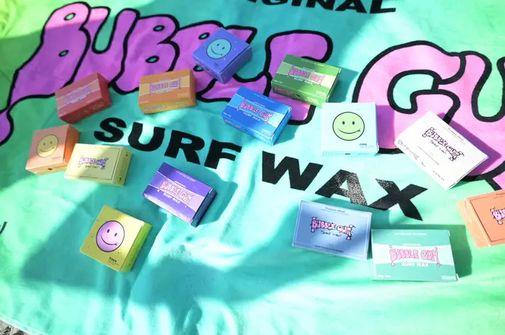 Thumbnail: Bubble Gum Surf Wax Big Beach Towel - Gradient