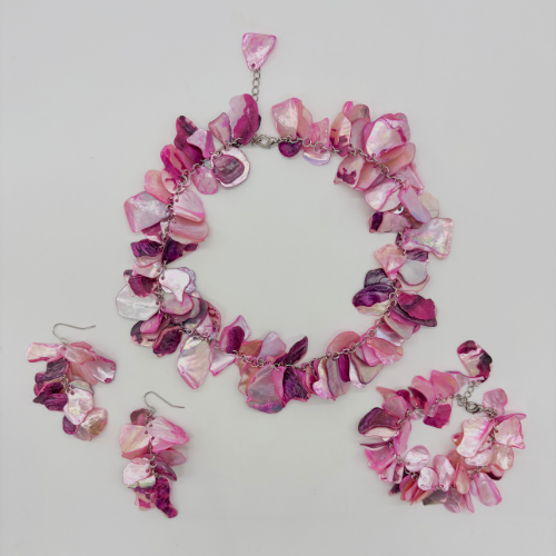 Dyed Shell Statement Jewellery SetVibrant, artistic and beautifully handcrafted, this custom-made jewellery