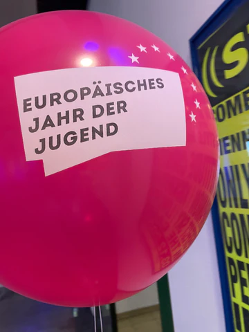 Ballonbranding_Europaeisches_Jahr_der_Jugend_480x480.jpg.webp